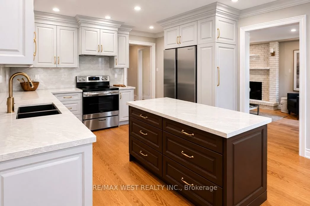 65, Foch, Alderwood, Toronto