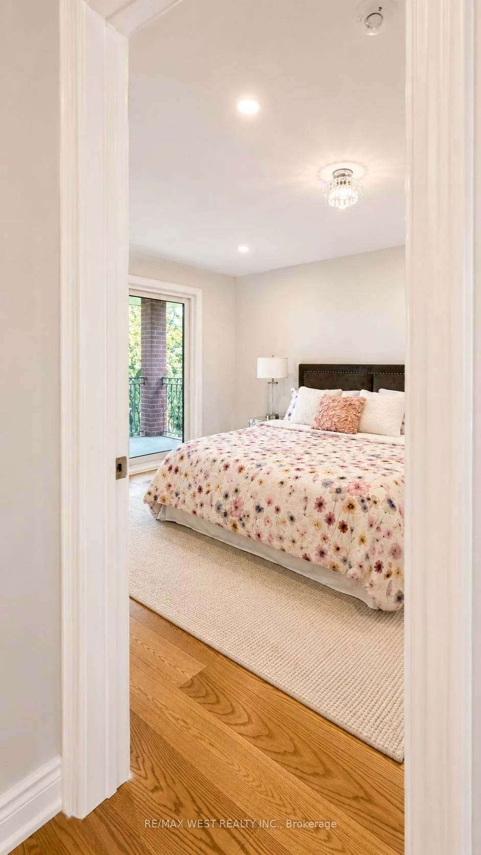 65, Foch, Alderwood, Toronto