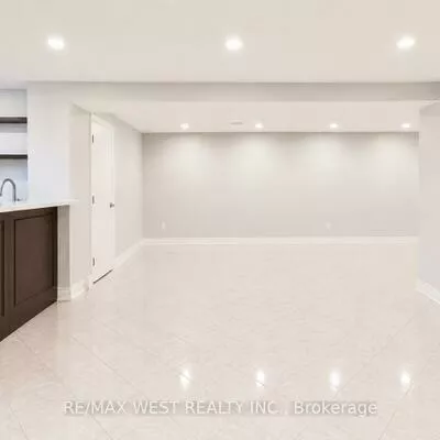 65, Foch, Alderwood, Toronto