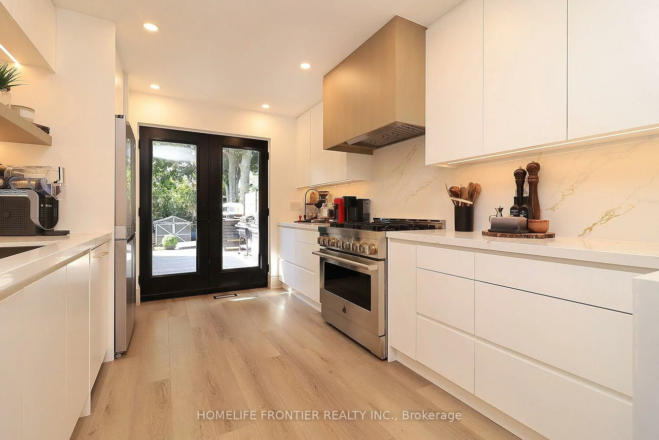 23, Whaley, Alderwood, Toronto
