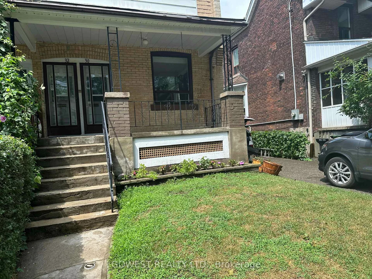 30, Grenadier, Roncesvalles, Toronto