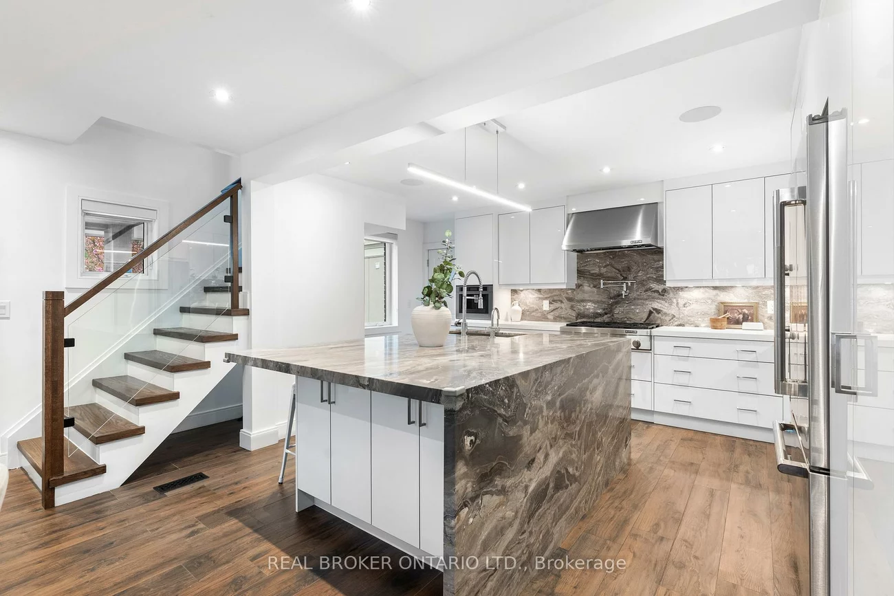 17, Old Oak, Kingsway South, Toronto