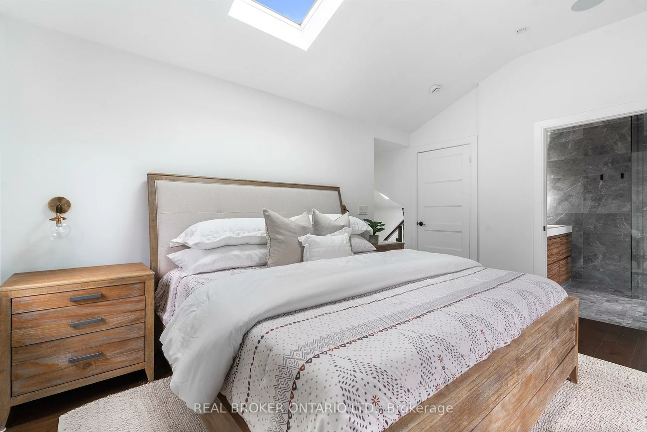 17, Old Oak, Kingsway South, Toronto