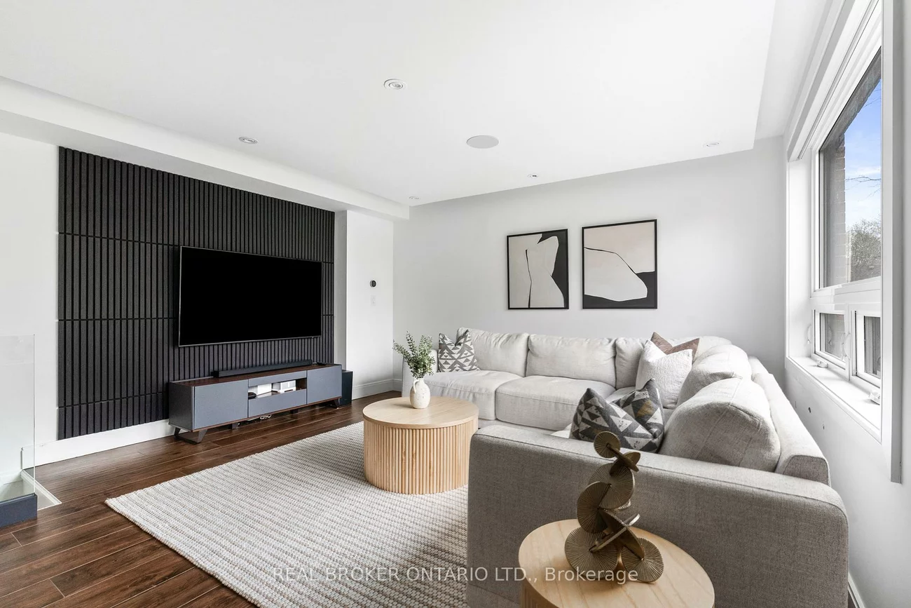 17, Old Oak, Kingsway South, Toronto