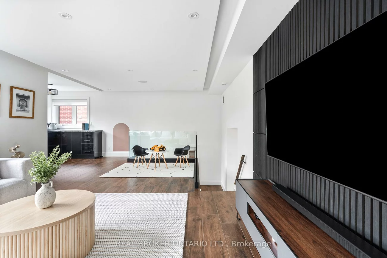 17, Old Oak, Kingsway South, Toronto