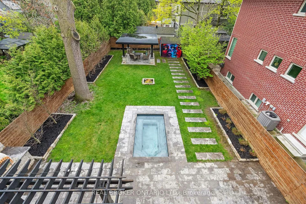 17, Old Oak, Kingsway South, Toronto