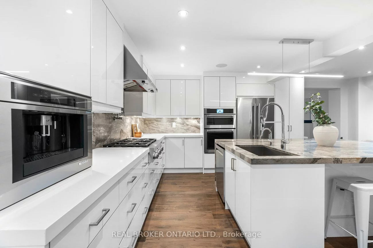 17, Old Oak, Kingsway South, Toronto