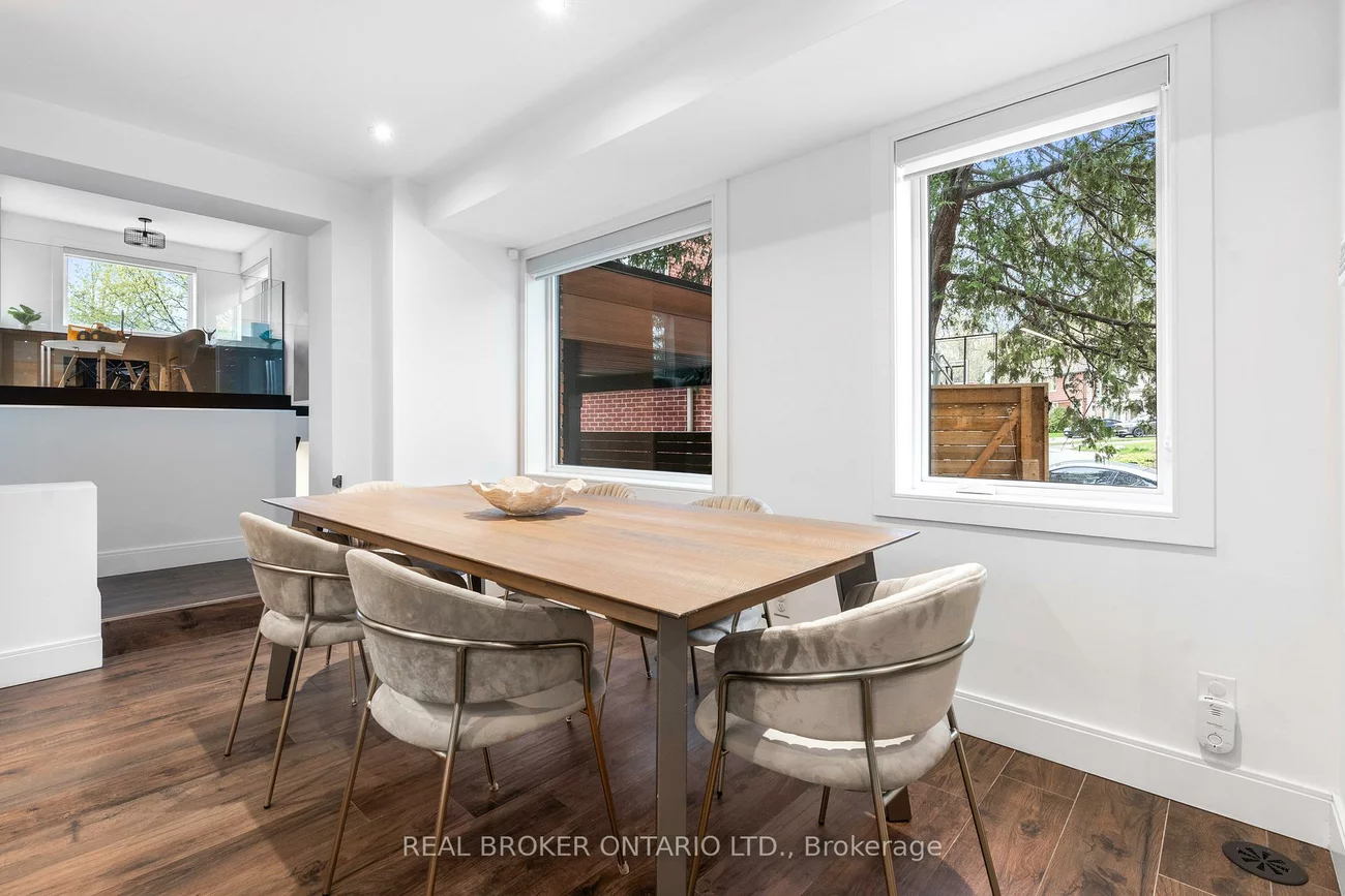 17, Old Oak, Kingsway South, Toronto