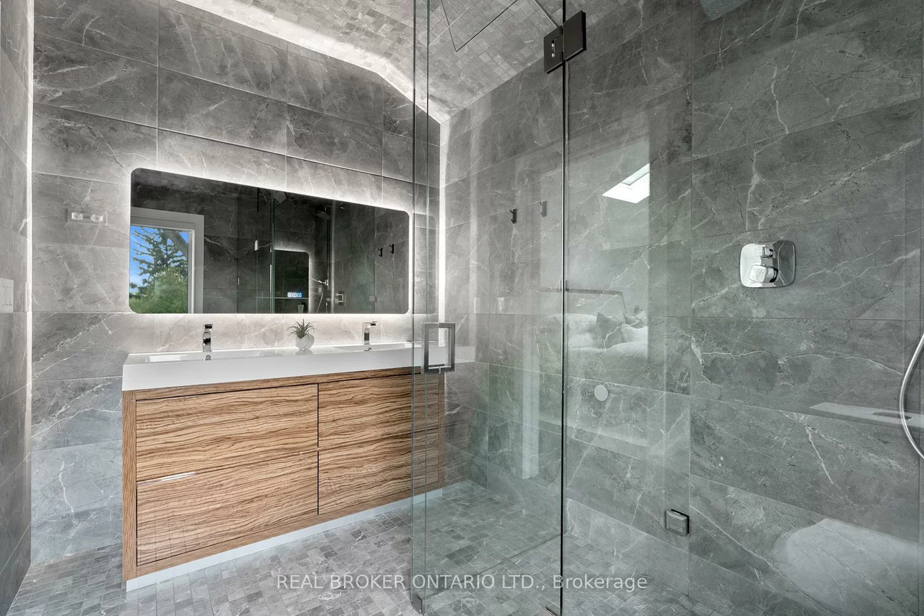17, Old Oak, Kingsway South, Toronto