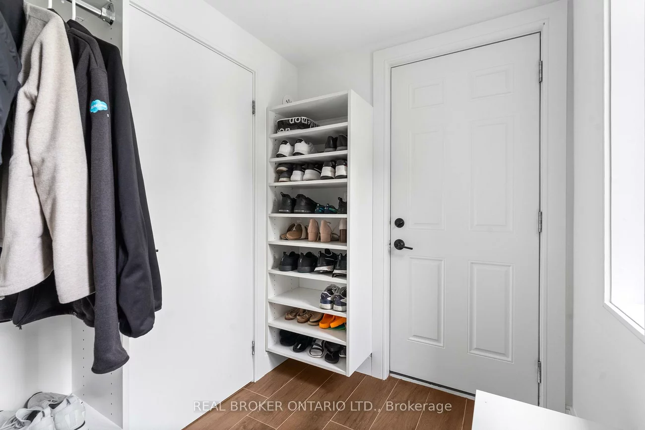 17, Old Oak, Kingsway South, Toronto