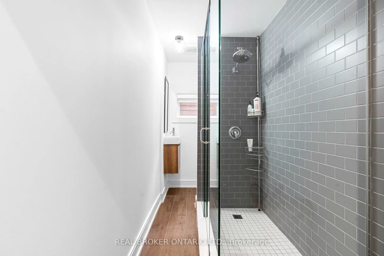17, Old Oak, Kingsway South, Toronto