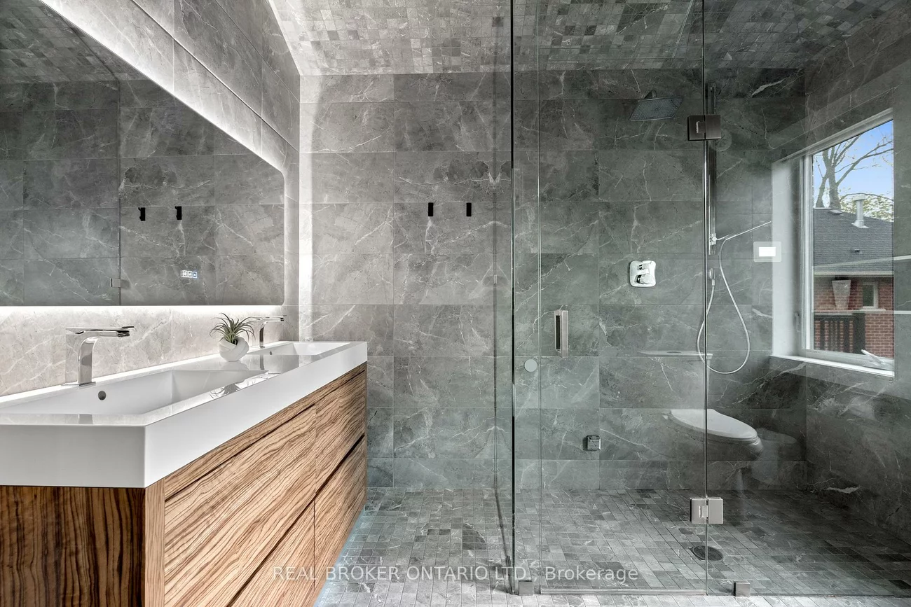 17, Old Oak, Kingsway South, Toronto