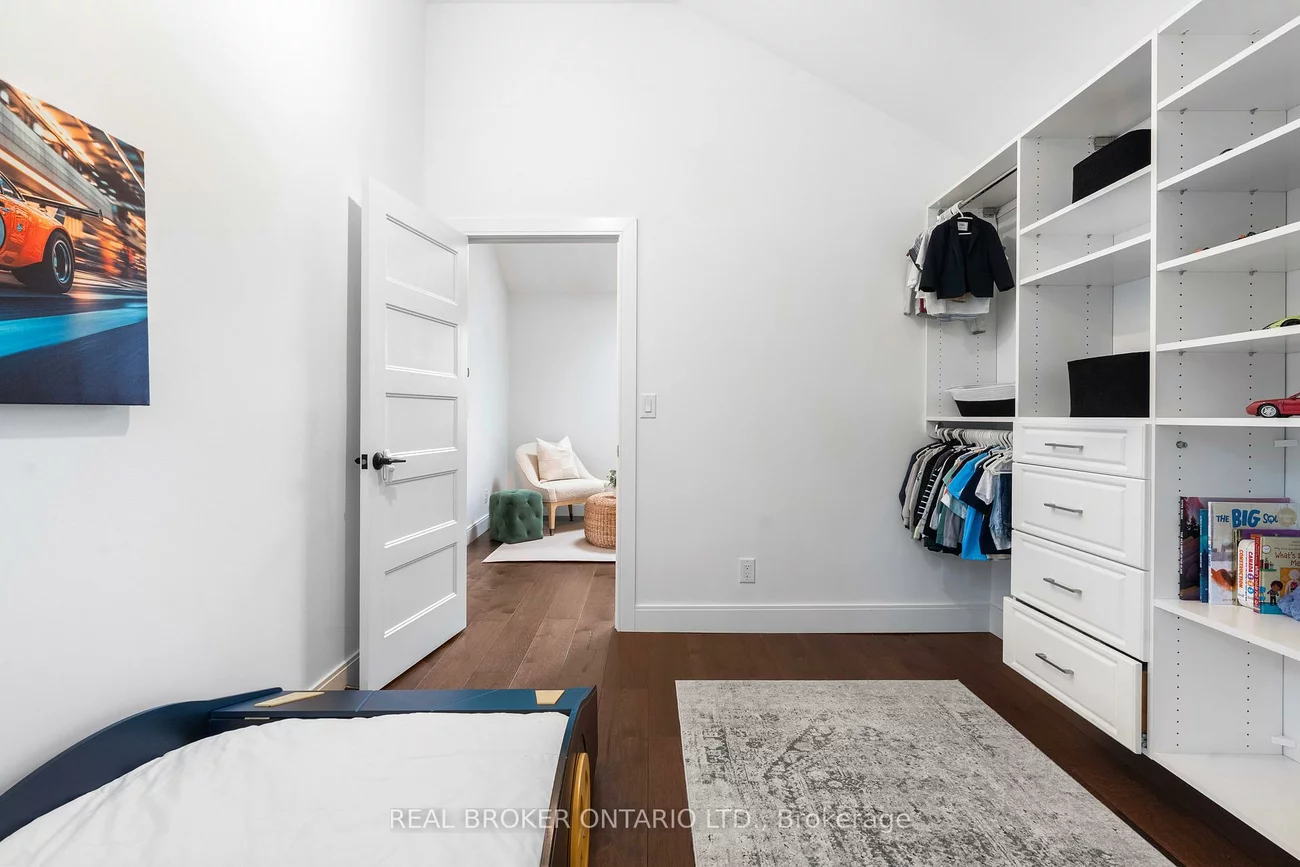 17, Old Oak, Kingsway South, Toronto