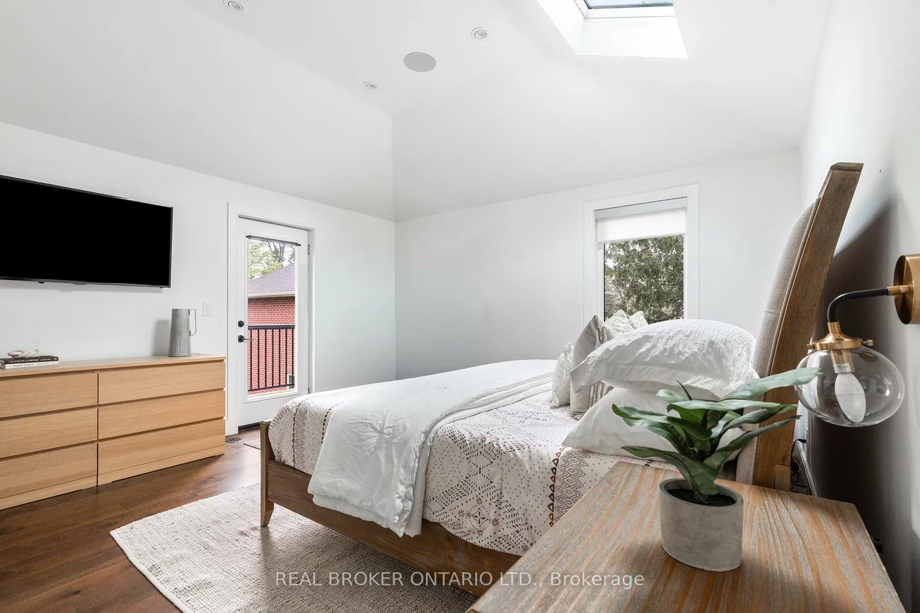 17, Old Oak, Kingsway South, Toronto