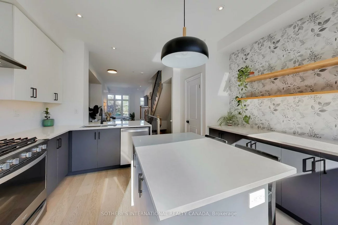 80, Daisy, Long Branch, Toronto