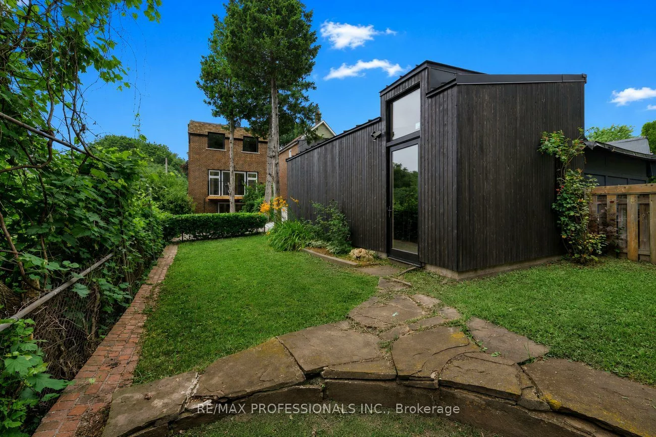 19, Arnold, Rockcliffe-Smythe, Toronto