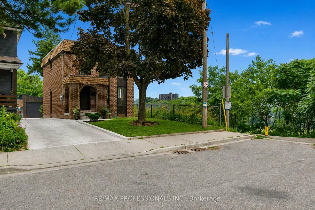 19, Arnold, Rockcliffe-Smythe, Toronto