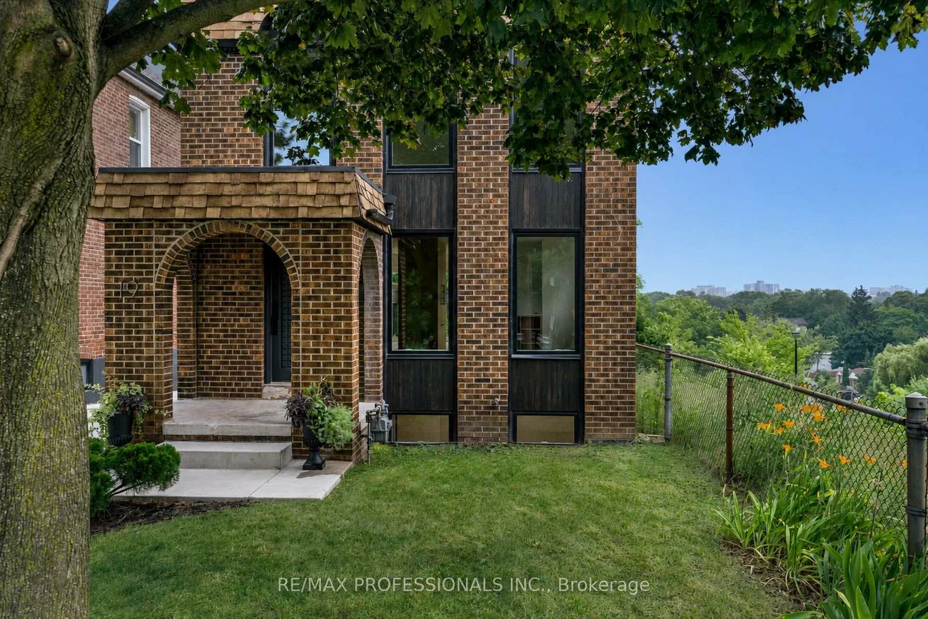 19, Arnold, Rockcliffe-Smythe, Toronto
