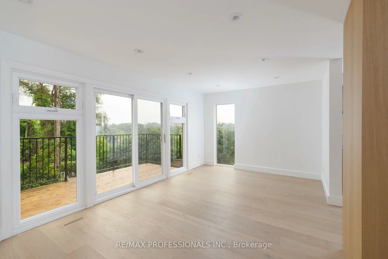 19, Arnold, Rockcliffe-Smythe, Toronto