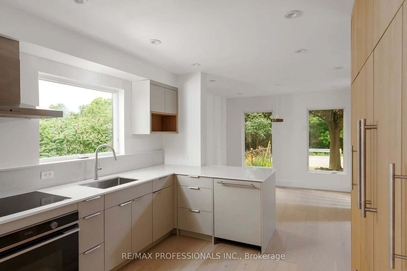 19, Arnold, Rockcliffe-Smythe, Toronto