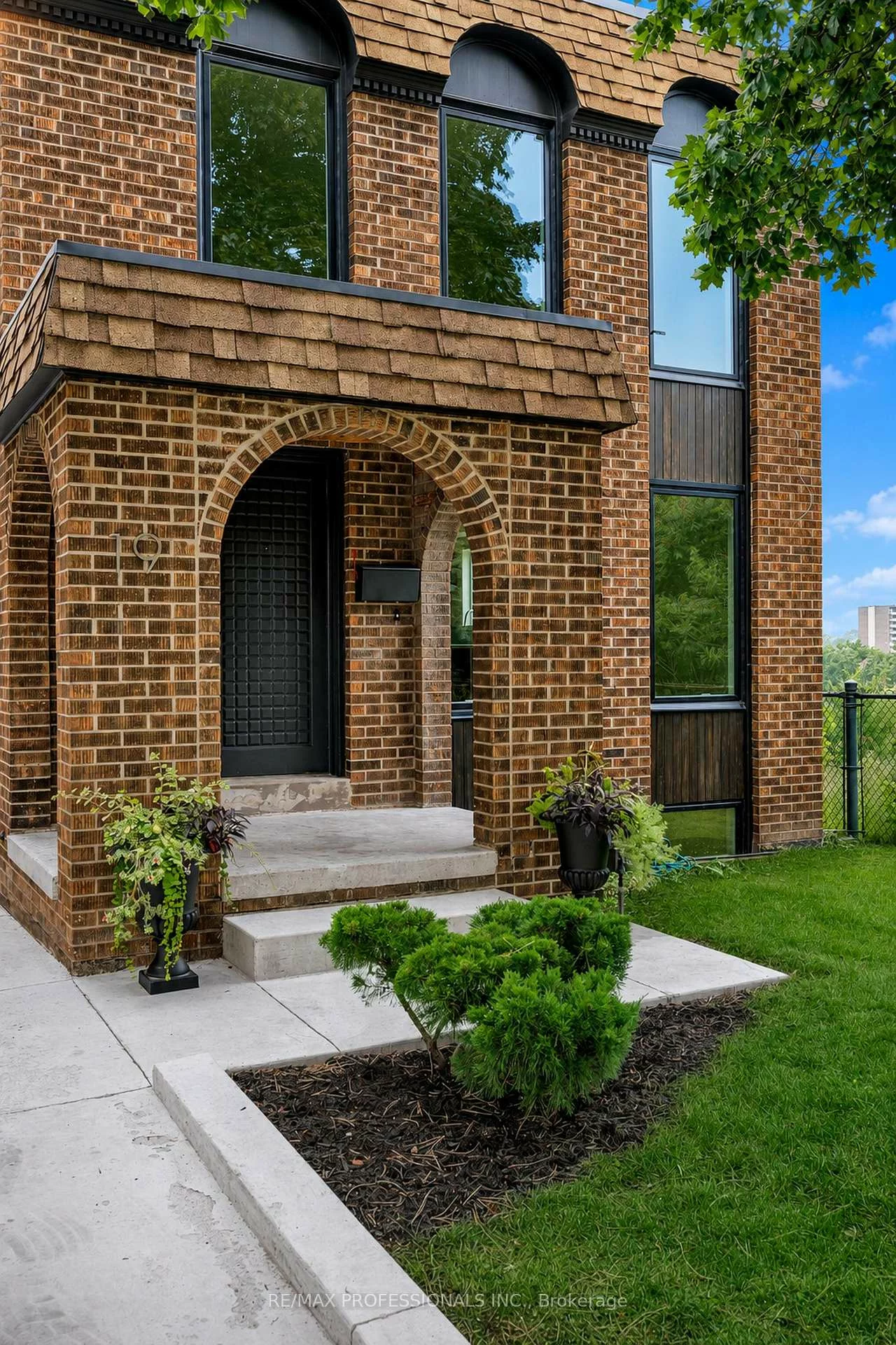 19, Arnold, Rockcliffe-Smythe, Toronto