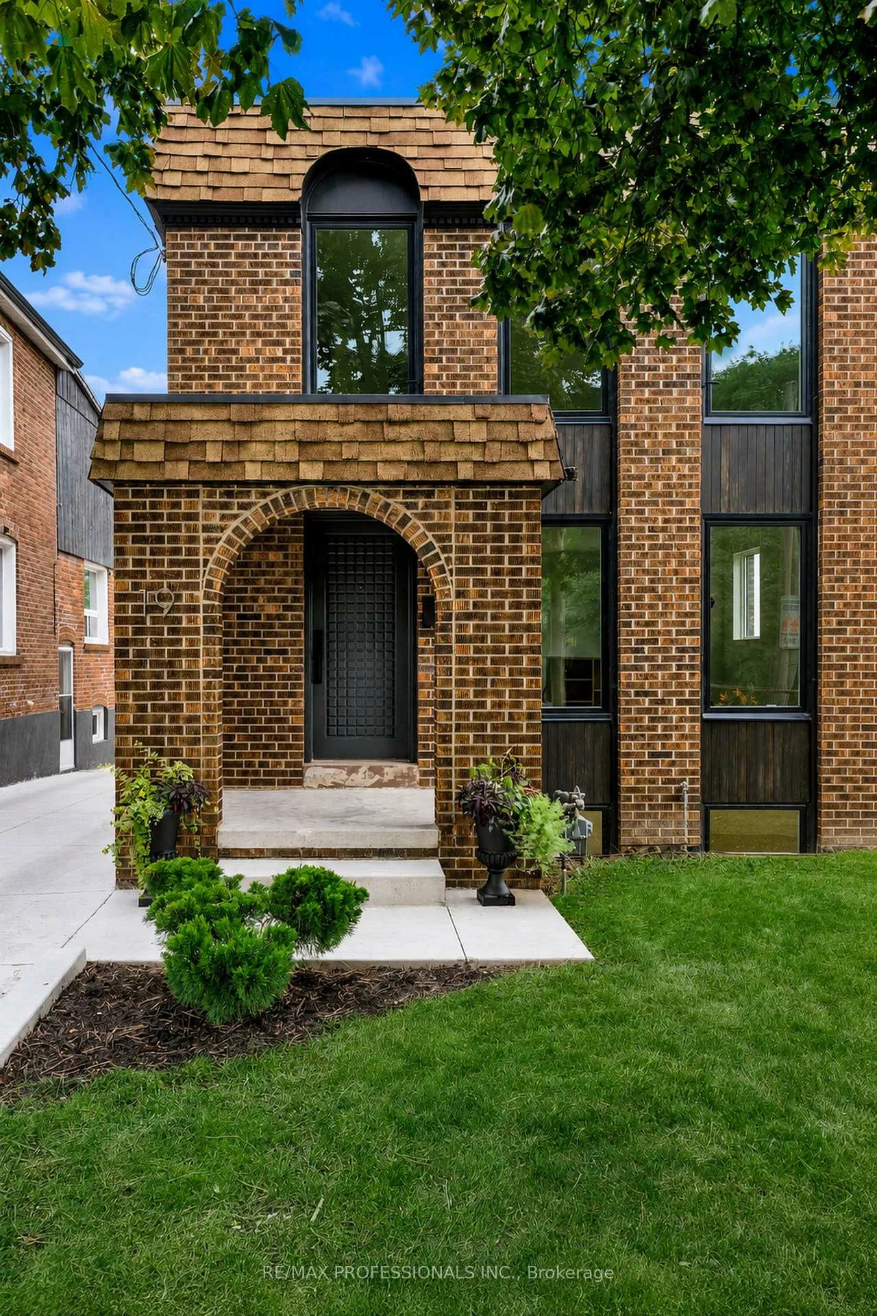 19, Arnold, Rockcliffe-Smythe, Toronto