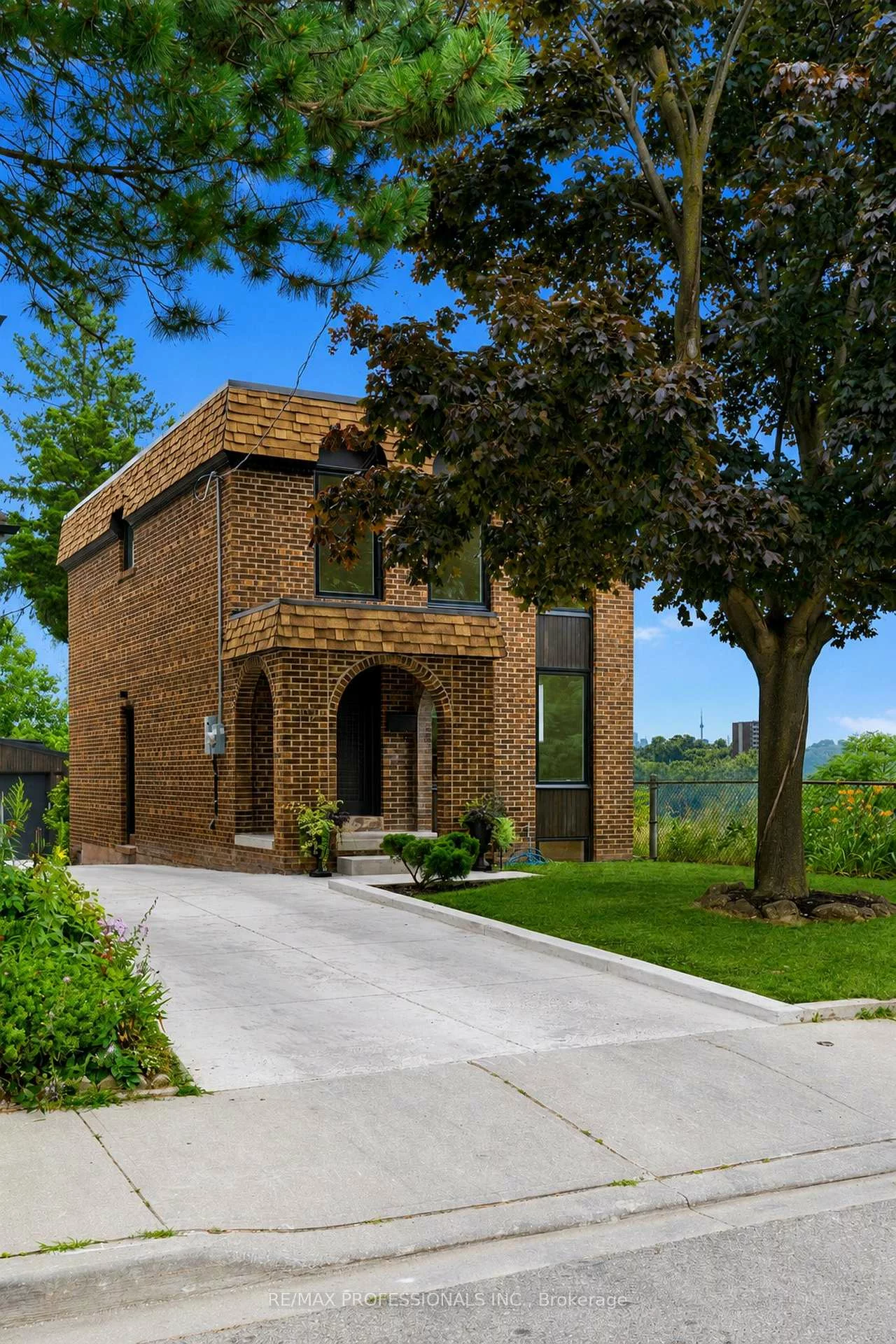 19, Arnold, Rockcliffe-Smythe, Toronto