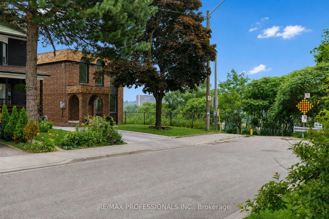 19, Arnold, Rockcliffe-Smythe, Toronto