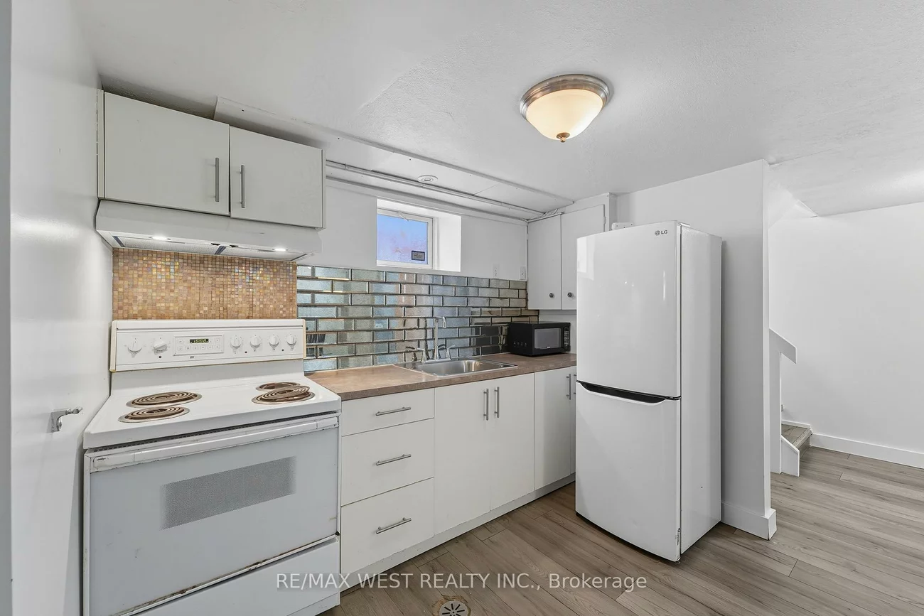 38, Feltham, Junction Area, Toronto