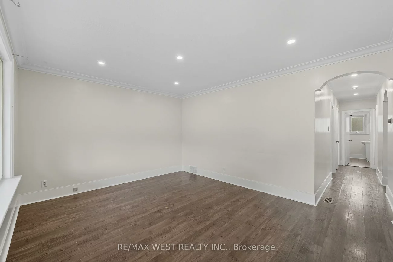 38, Feltham, Junction Area, Toronto