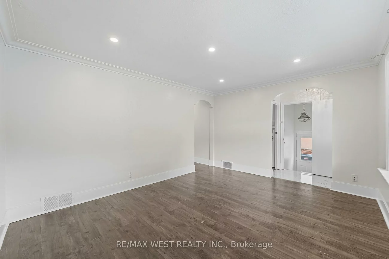 38, Feltham, Junction Area, Toronto