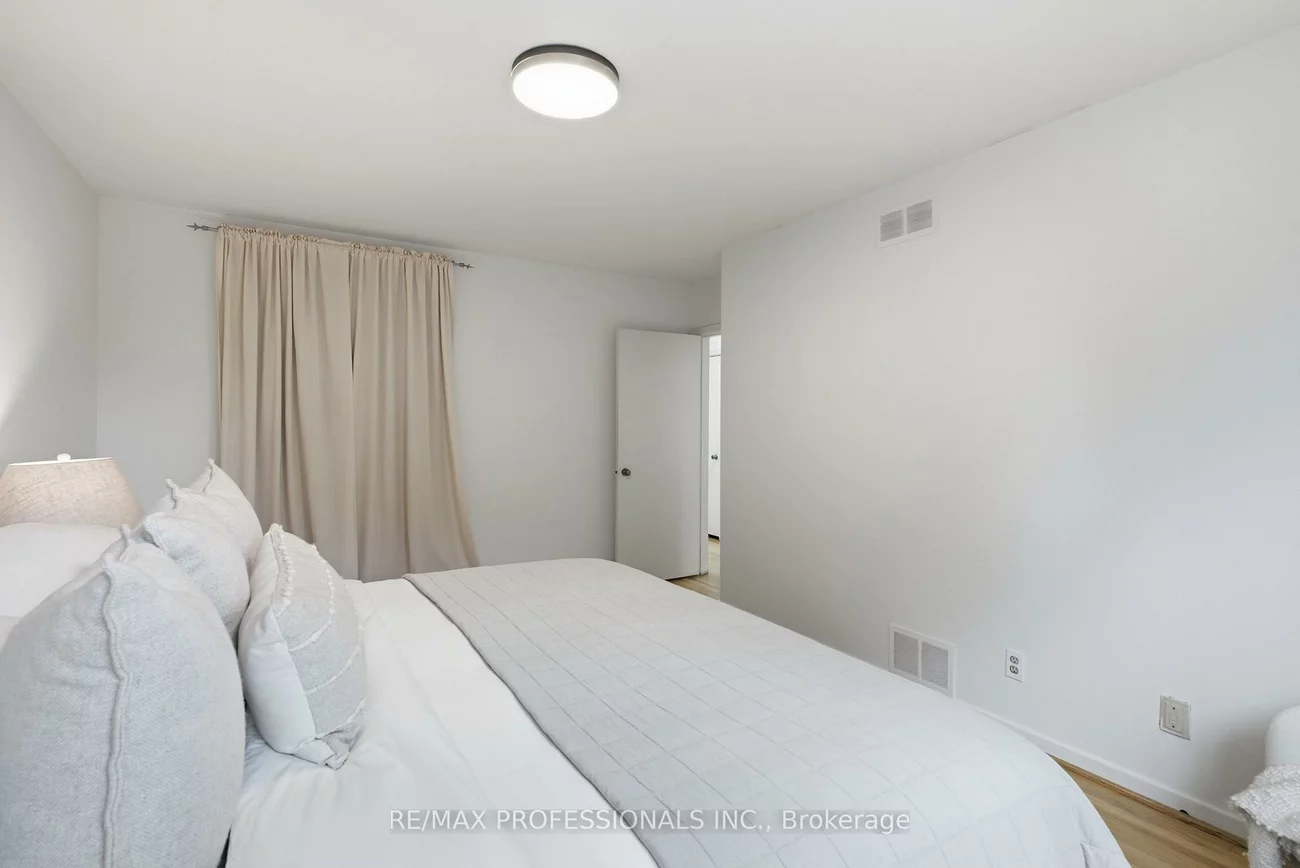 89, Glen Agar, Princess-Rosethorn, Toronto