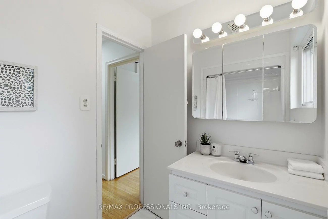 89, Glen Agar, Princess-Rosethorn, Toronto