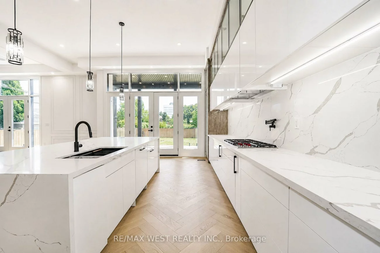 53, Celt, Yorkdale-Glen Park, Toronto