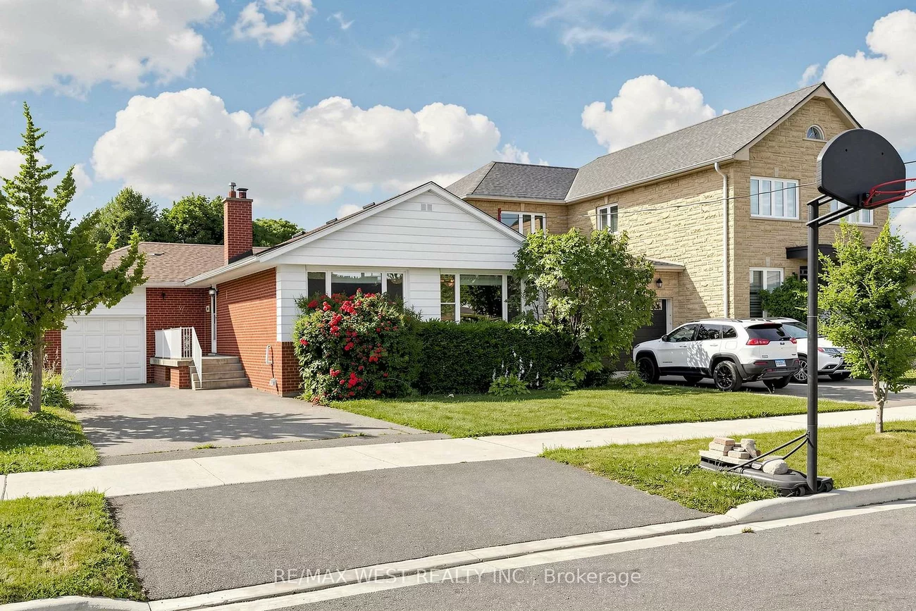 32, Allonsius, Eringate-Centennial-West Deane, Toronto
