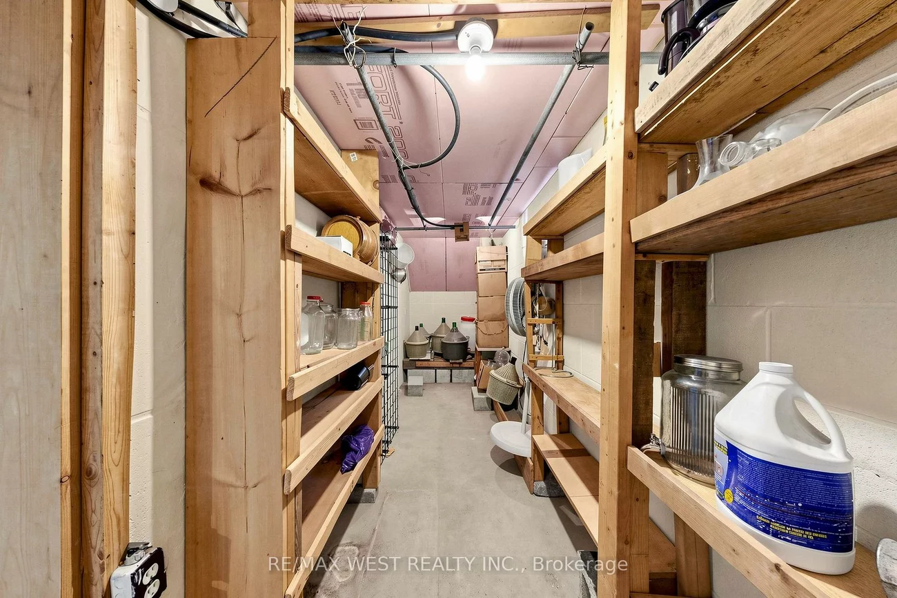 32, Allonsius, Eringate-Centennial-West Deane, Toronto