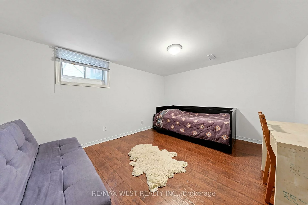 32, Allonsius, Eringate-Centennial-West Deane, Toronto