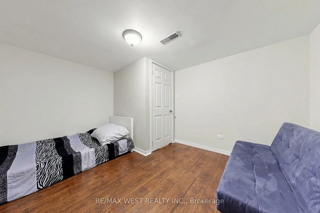 32, Allonsius, Eringate-Centennial-West Deane, Toronto