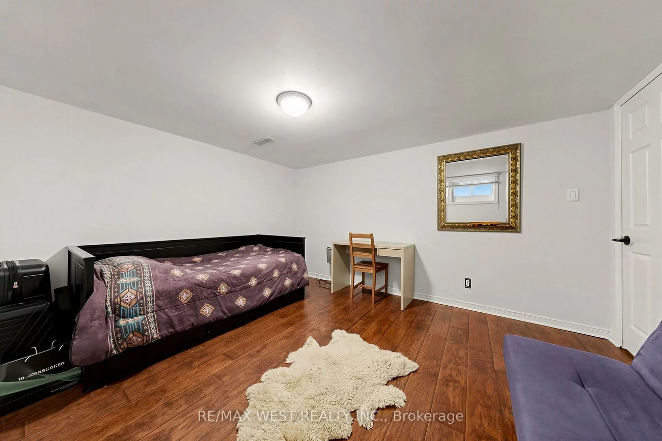 32, Allonsius, Eringate-Centennial-West Deane, Toronto