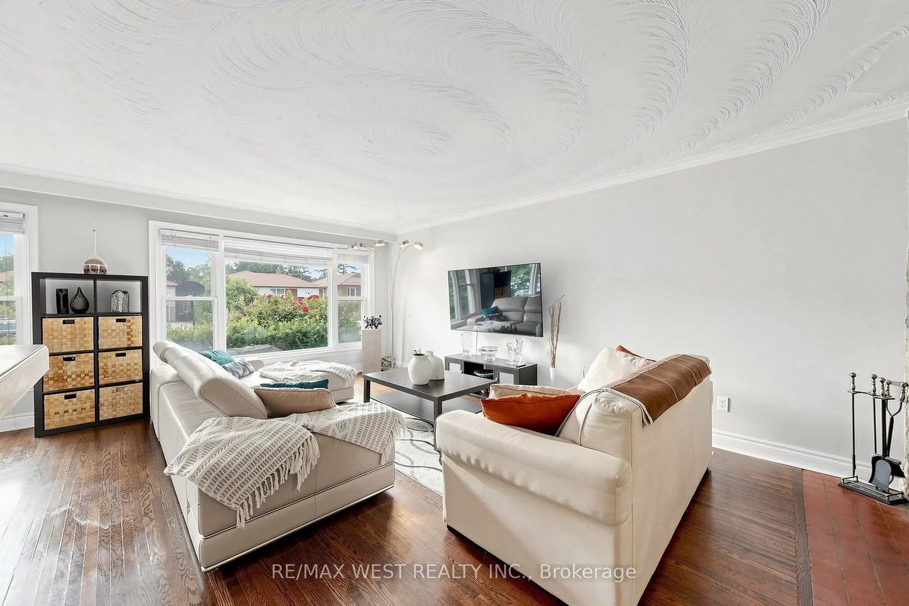 32, Allonsius, Eringate-Centennial-West Deane, Toronto