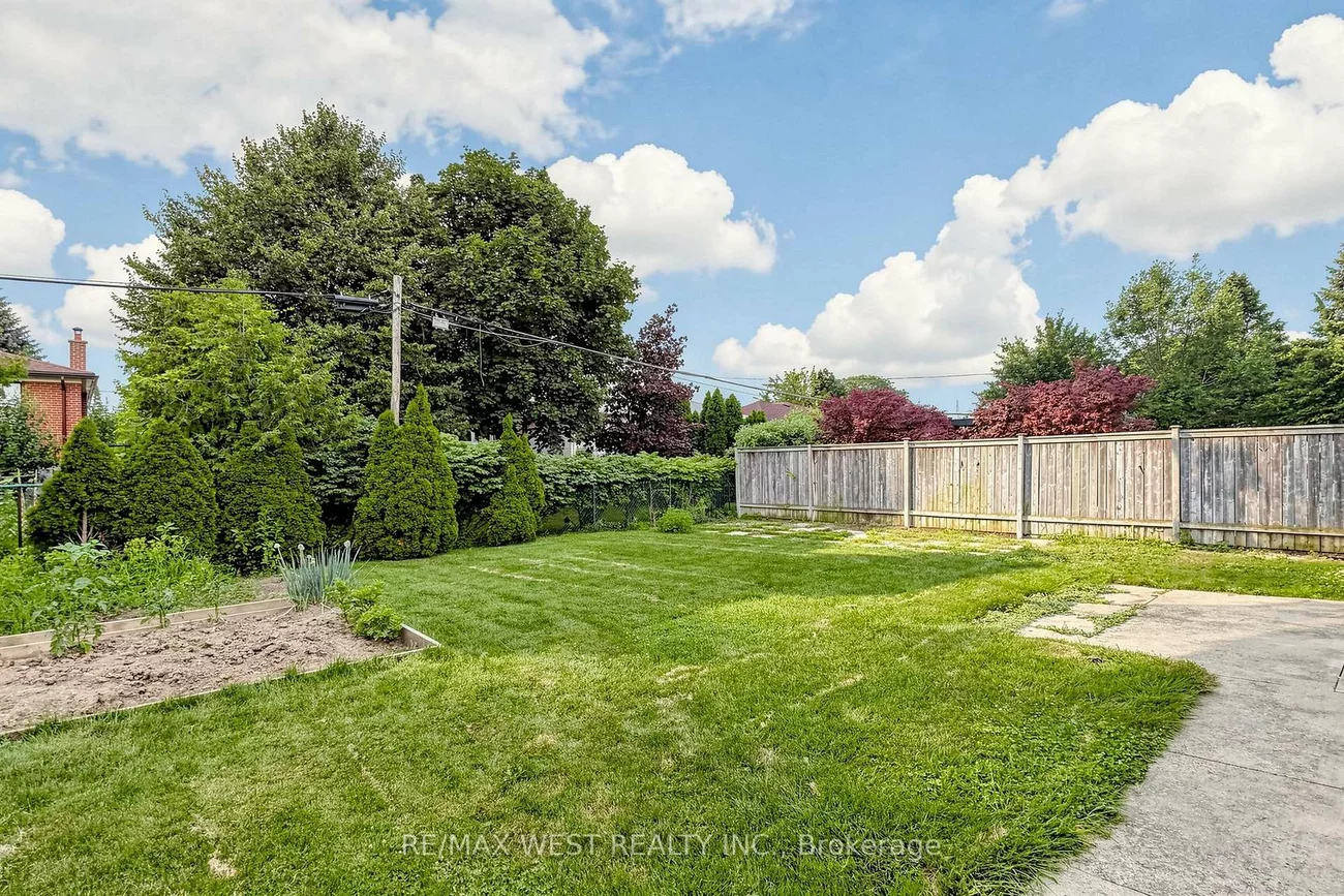 32, Allonsius, Eringate-Centennial-West Deane, Toronto