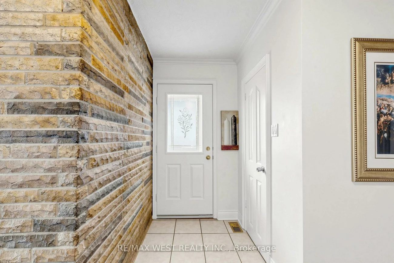 32, Allonsius, Eringate-Centennial-West Deane, Toronto