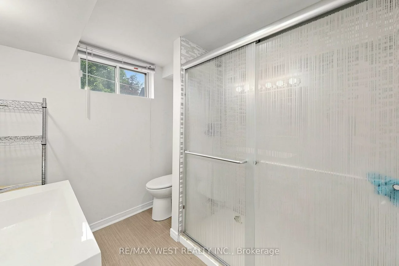 32, Allonsius, Eringate-Centennial-West Deane, Toronto