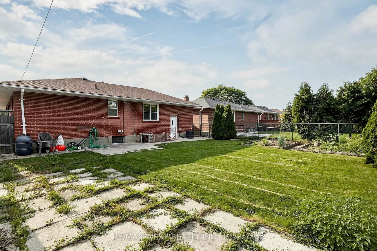 32, Allonsius, Eringate-Centennial-West Deane, Toronto