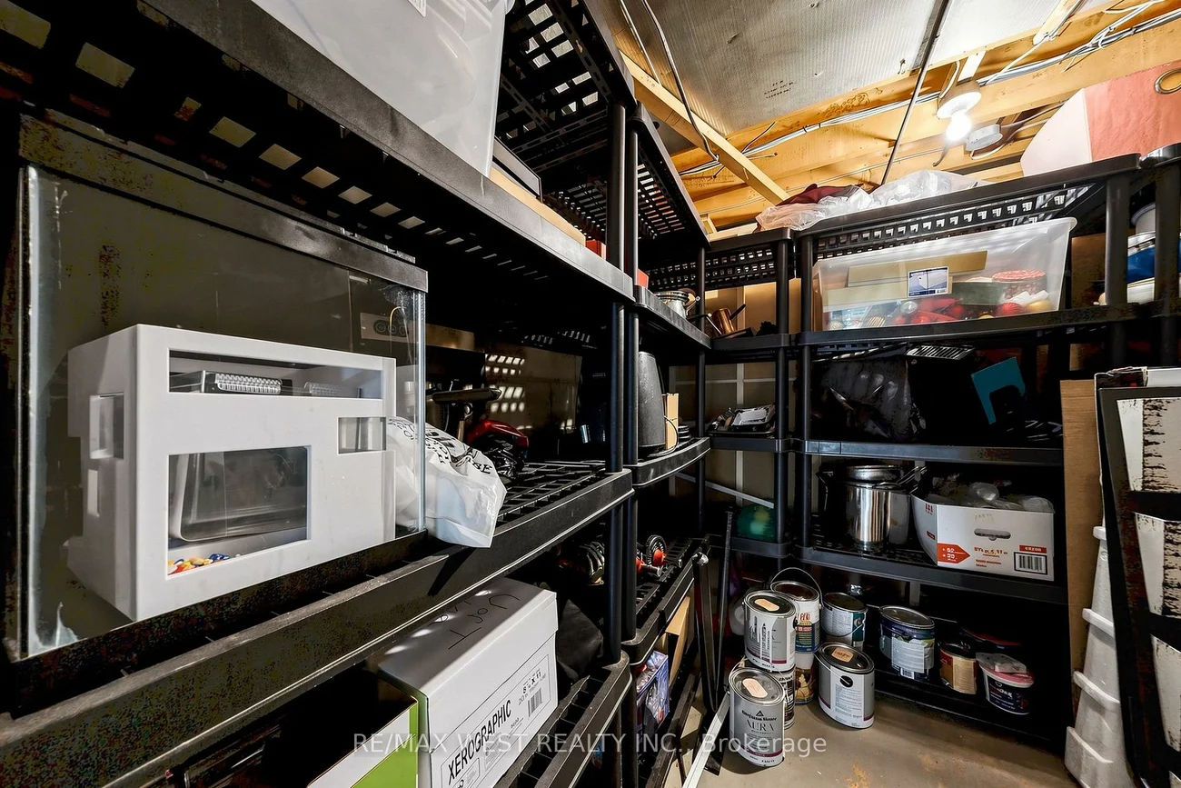 32, Allonsius, Eringate-Centennial-West Deane, Toronto