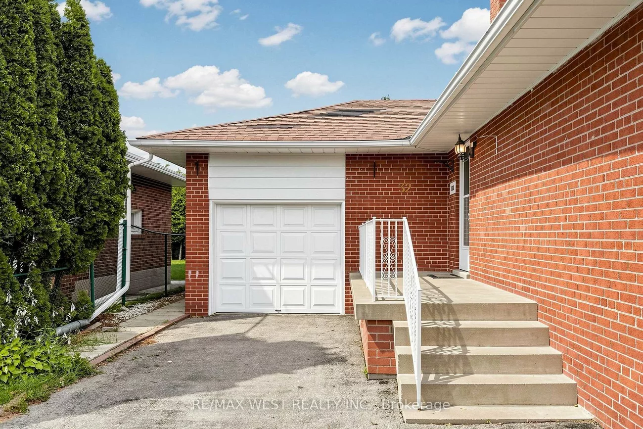 32, Allonsius, Eringate-Centennial-West Deane, Toronto