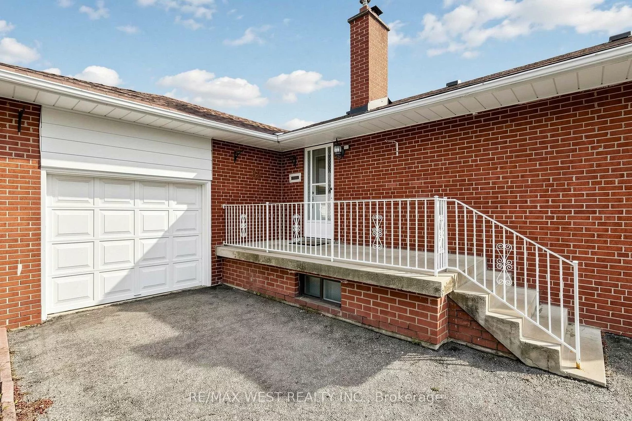 32, Allonsius, Eringate-Centennial-West Deane, Toronto