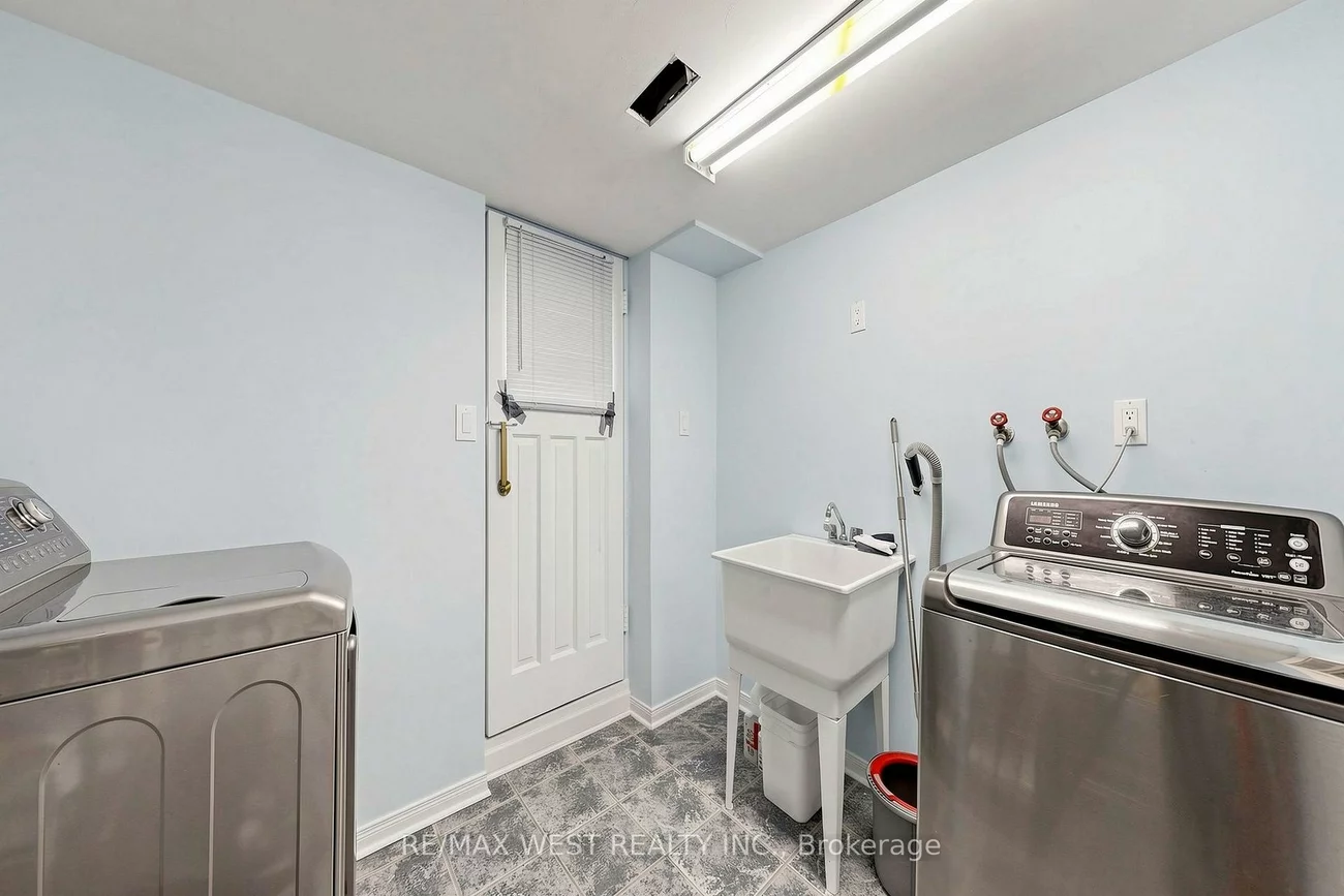 32, Allonsius, Eringate-Centennial-West Deane, Toronto