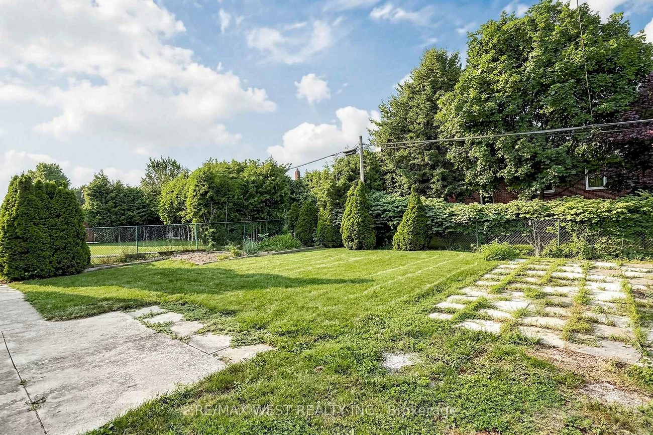 32, Allonsius, Eringate-Centennial-West Deane, Toronto