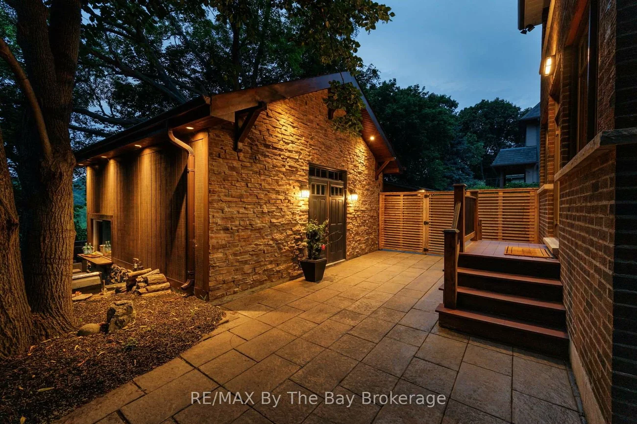 44, Rambert, High Park-Swansea, Toronto